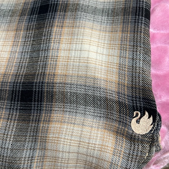 Gloria Vanderbilt plaid button down shirt - Picture 8 of 10